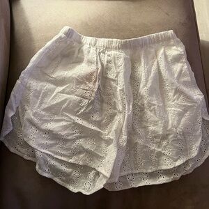 🤍BERLOOK white shorts